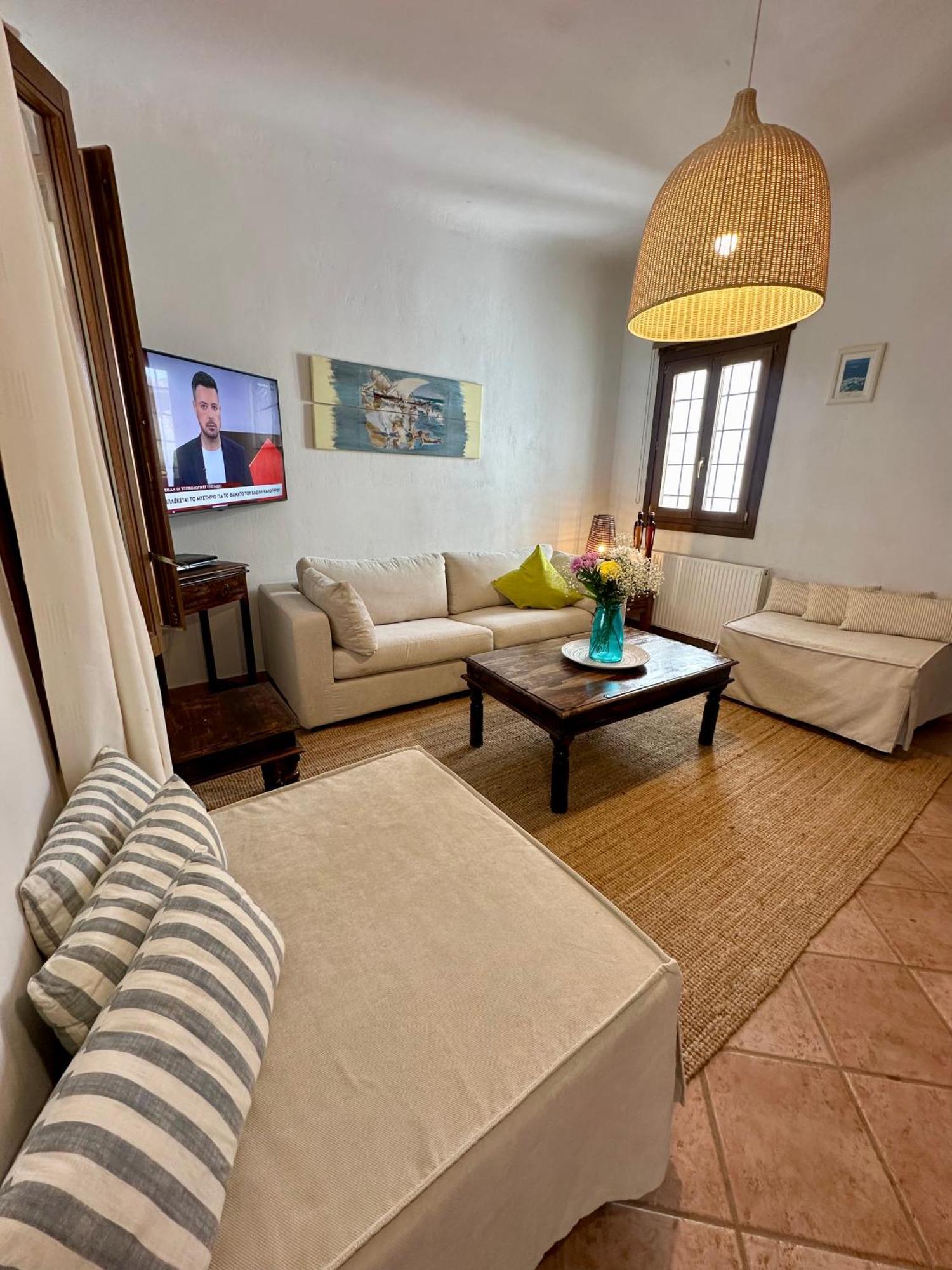 Divers House Agrari  Extérieur photo